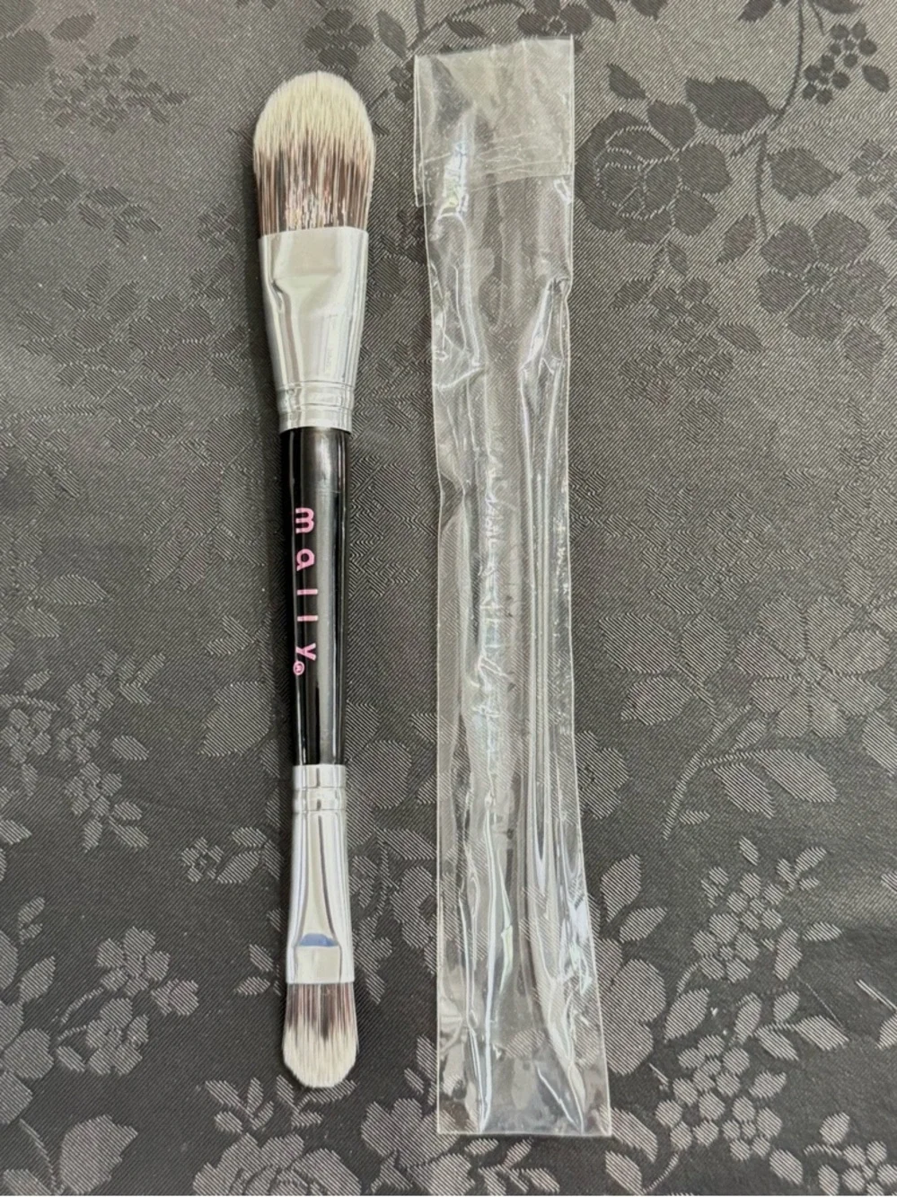 Mally Dual Brush